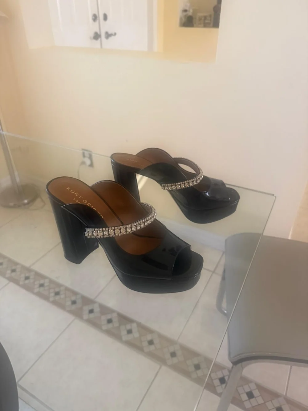 Kurt Geiger elegant black